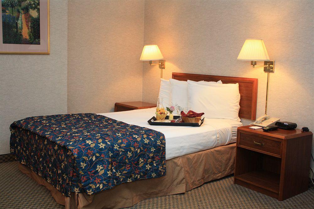 Fern Valley Hotel And Conference Center Louisville Oda fotoğraf